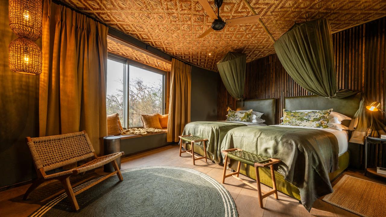The villa at Magashi Peninsula has 2 en-suite rooms & private spaces, twin or king beds