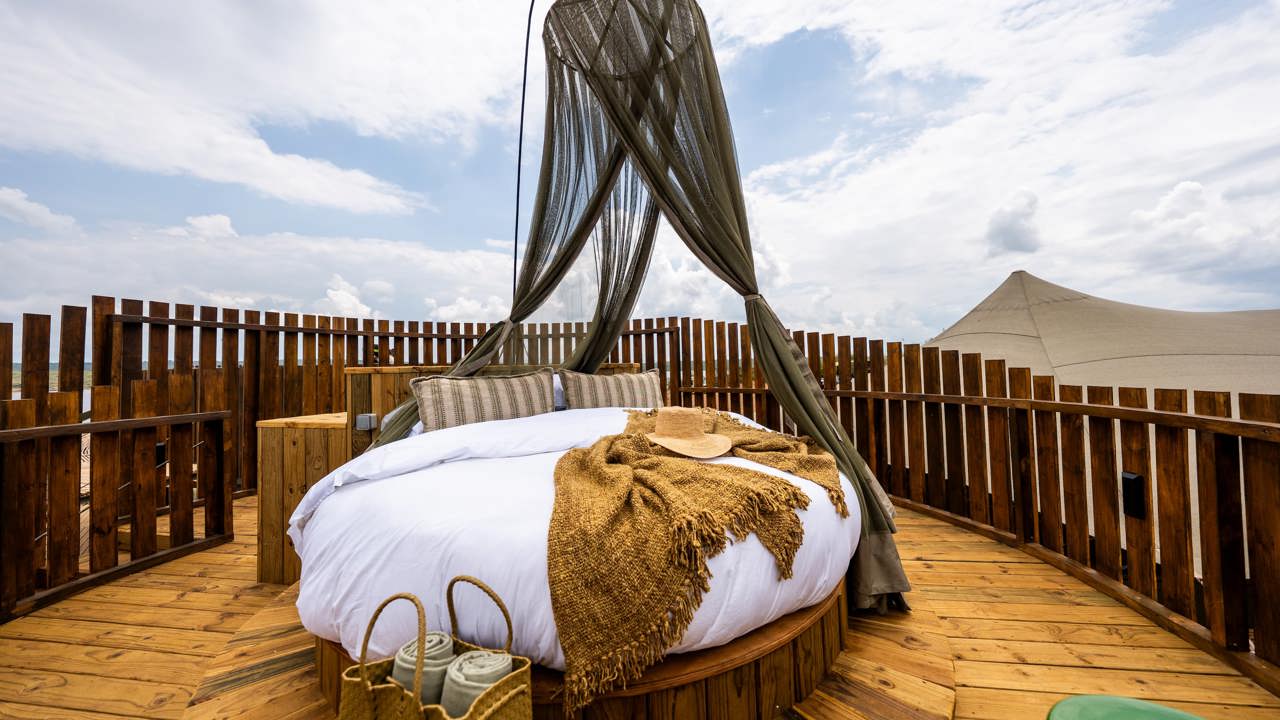 An alfresco Star Bed on the roof of your villa at Magashi Peninsula