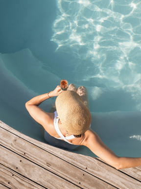 Guest in the pool enjoying a drink at Mombo